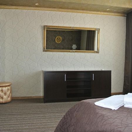 Panoramic View Apartment Poznyaky Kiev Exterior foto